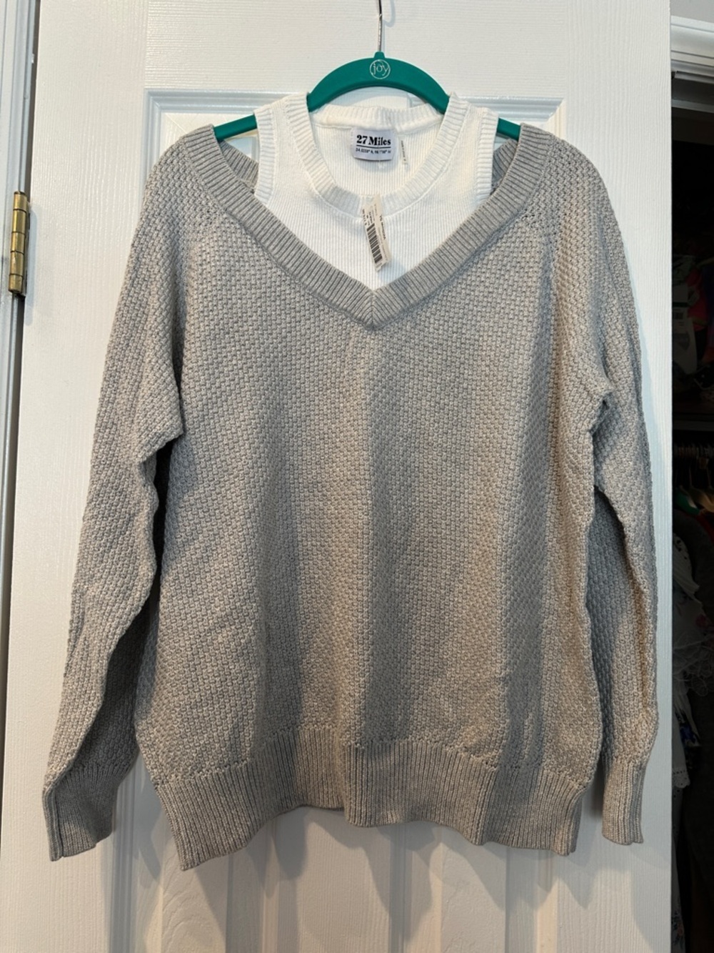 27 Miles Malibu Light Gray V-Neck Knit Sweater with built in tank